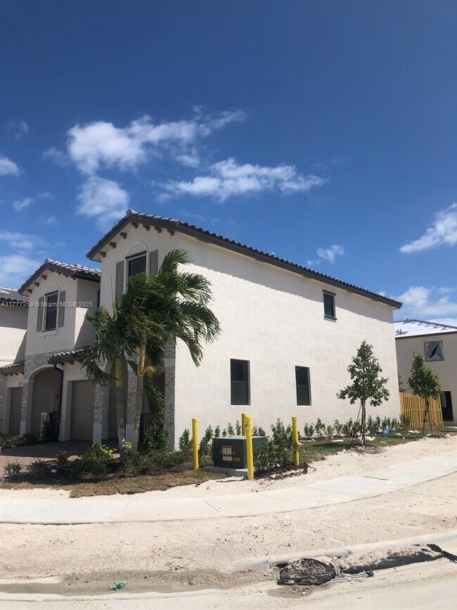 11976 SW 244 Ln in Princeton, FL - Foto de edificio - Building Photo
