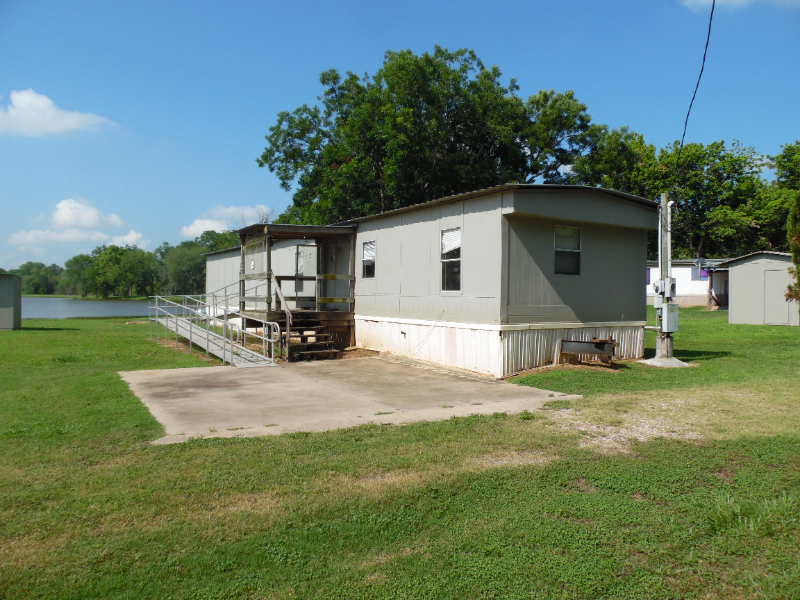 103 Spur in Holiday Lakes, TX - Building Photo