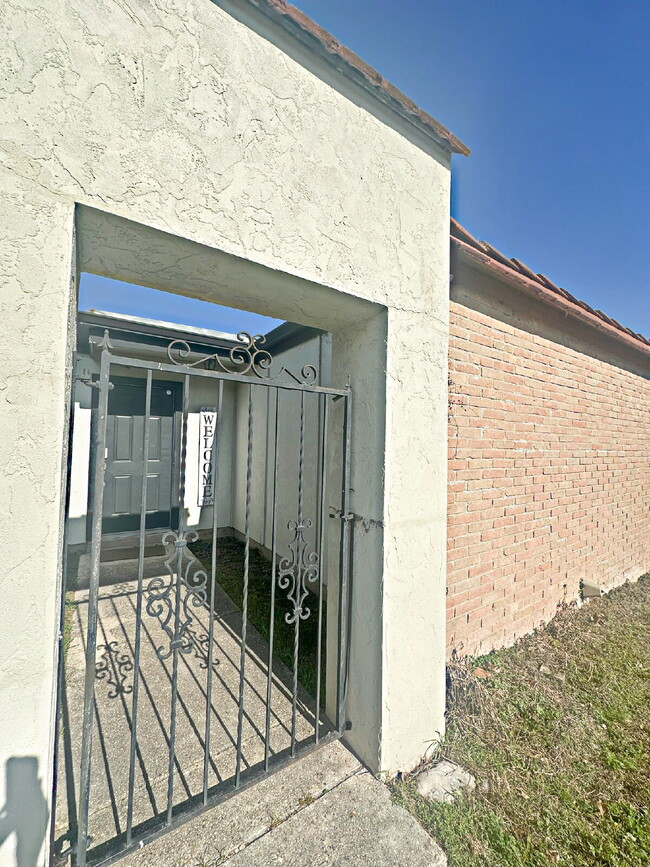 4013 Burning Tree Dr in San Antonio, TX - Building Photo - Building Photo