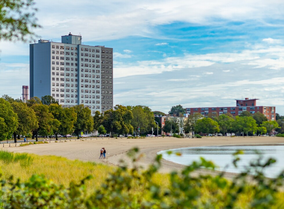 1422 Columbia Rd, Unit 8H in Boston, MA - Building Photo