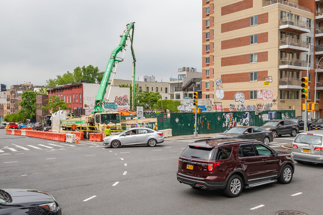 584 4th Ave in Brooklyn, NY - Foto de edificio - Building Photo