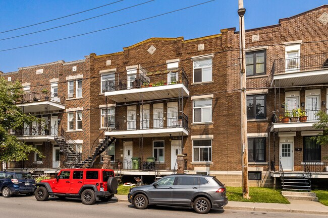 5324-5334 Bannantyne St in Montréal, QC - Building Photo - Building Photo