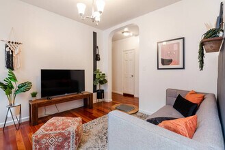 350 E 53rd St in New York, NY - Building Photo - Building Photo