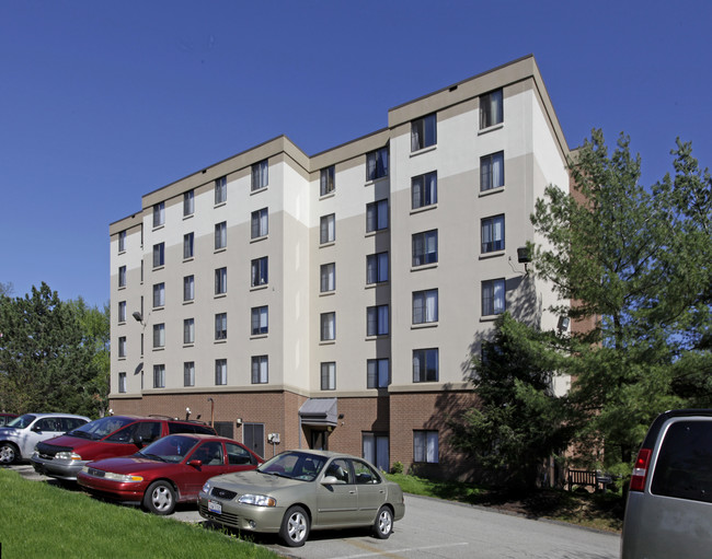 Marian Plaza in Pittsburgh, PA - Foto de edificio - Building Photo