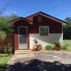 property at 1118 SW Indianola Rd