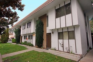 1611 Laguna St in Concord, CA - Foto de edificio - Building Photo