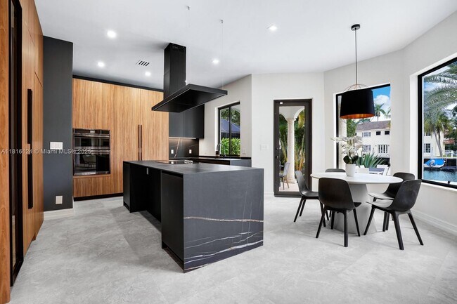 168 Fiesta Way in Fort Lauderdale, FL - Building Photo - Building Photo