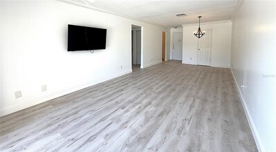 4606 W Gray St in Tampa, FL - Building Photo - Building Photo