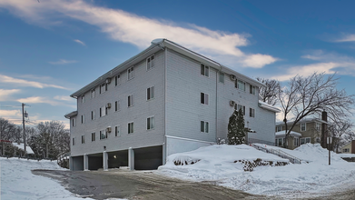 1010 6th Avenue S in St. Cloud, MN - Foto de edificio - Interior Photo