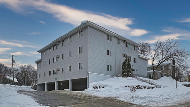 1010 6th Avenue S in St. Cloud, MN - Building Photo - Interior Photo