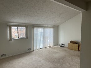20 Great Wood Ct, Unit 20-8 in Fairport, NY - Foto de edificio - Building Photo