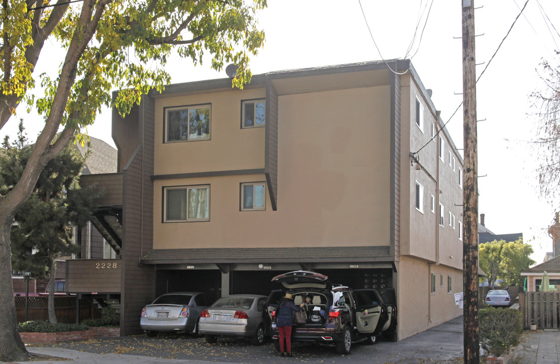 2228 Encinal Ave in Alameda, CA - Building Photo