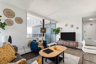 1920 Alberni St in Vancouver, BC - Building Photo - Building Photo