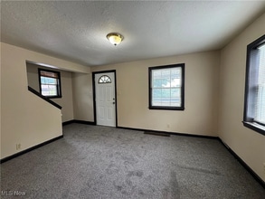 1835 Hillcrest Rd NW in Canton, OH - Building Photo - Building Photo
