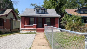 1916 E 55th St in Kansas City, MO - Building Photo