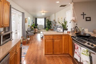 611 NE Innes Ln in Bend, OR - Building Photo