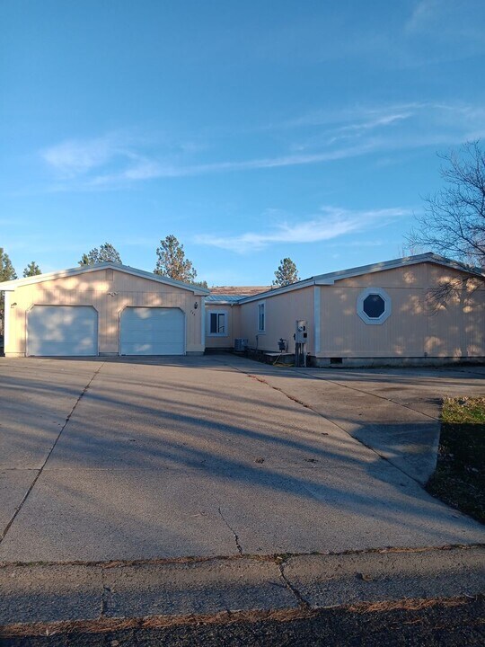 785 N 7th Ave in Elgin, OR - Building Photo