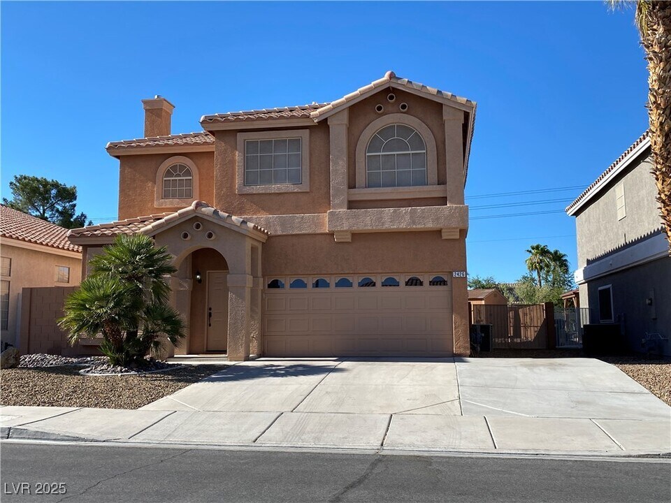2426 Antler Point Dr in Henderson, NV - Building Photo