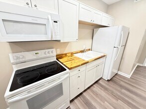 1233 Vincennes St, Unit 3 in New Albany, IN - Building Photo - Building Photo