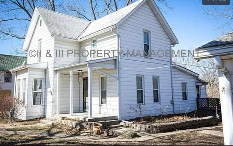 418 W Locust St in Mound City, KS - Building Photo