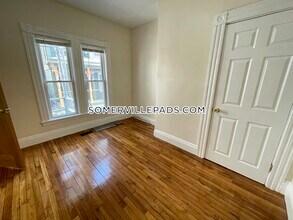 185 Beacon St, Unit 1 in Somerville, MA - Building Photo - Building Photo