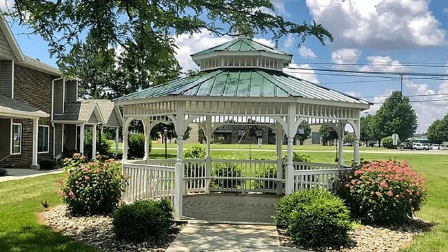 1800 Oakwood Ave in Napoleon, OH - Building Photo - Building Photo