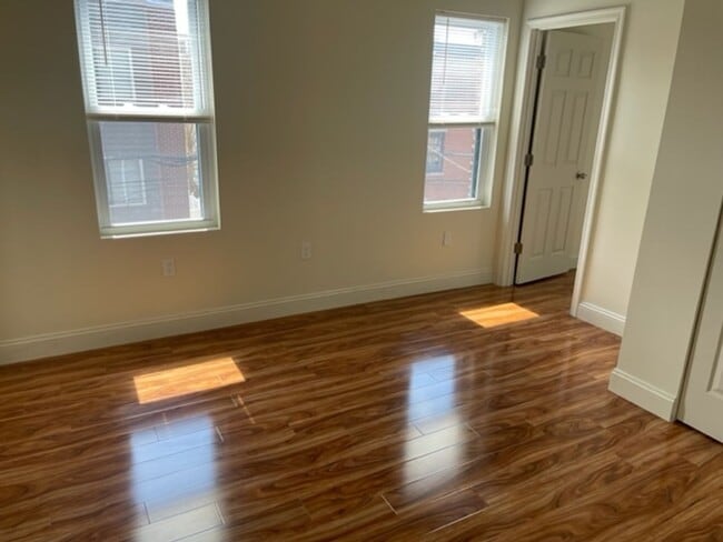 Grad Hospital 2 Bedroom in Philadelphia, PA - Building Photo - Building Photo