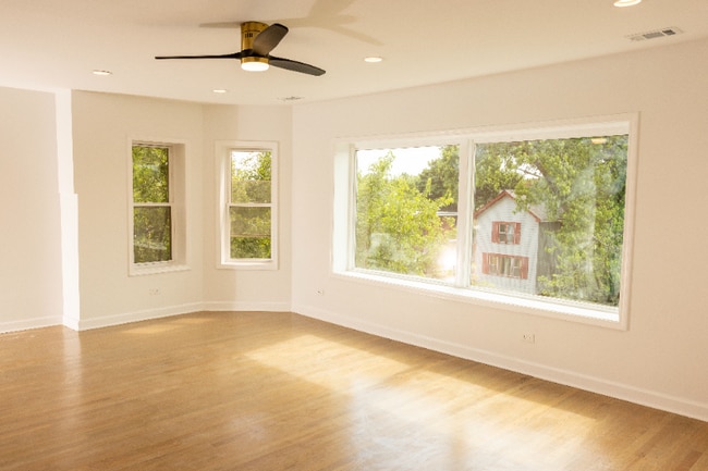 7435 S Euclid Ave-Unit -1 in Chicago, IL - Building Photo - Building Photo