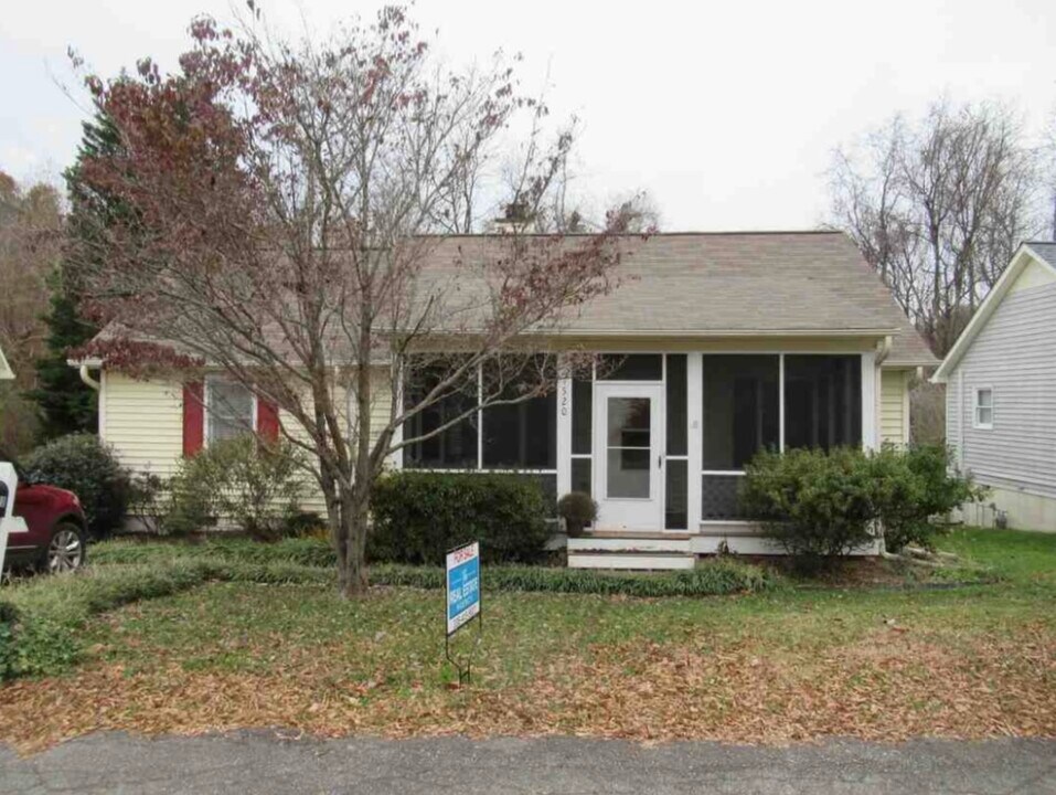 1520 Kenwalt Dr in Clemmons, NC - Building Photo