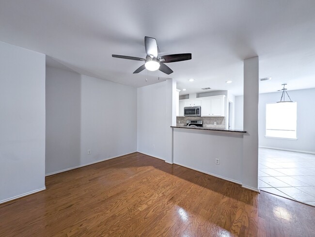 property at 1131 W 24th St