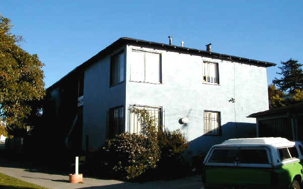 414 Grove Way in Hayward, CA - Building Photo - Building Photo