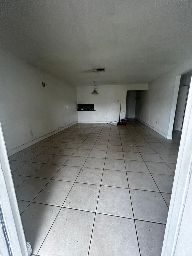 3522 NW 194th Terrace in Miami Gardens, FL - Building Photo - Building Photo