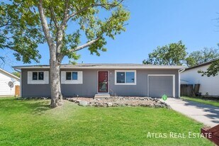 730 S Oakland St in Aurora, CO - Building Photo