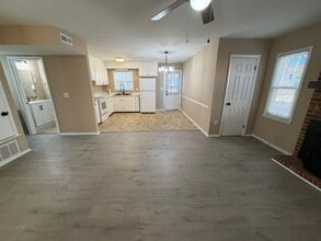 643 Woodhaven Dr in Burlington, NC - Building Photo - Building Photo