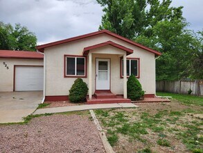 525 N Diamond Ave, Unit B in Canon City, CO - Foto de edificio - Building Photo