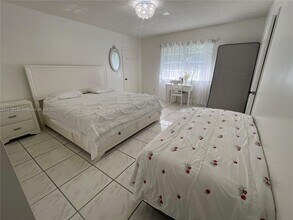 1351 SW 70th Ave in Miami, FL - Building Photo - Building Photo