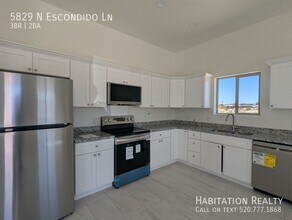 5829 N Escondido Ln in Tucson, AZ - Building Photo - Building Photo