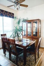 8825 Oakfield Ln in Windsor, CA - Building Photo - Building Photo