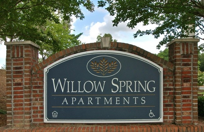 Willow Spring Apartments in Greenville, NC - Foto de edificio - Building Photo