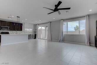 8874 Howell St in Las Vegas, NV - Building Photo - Building Photo