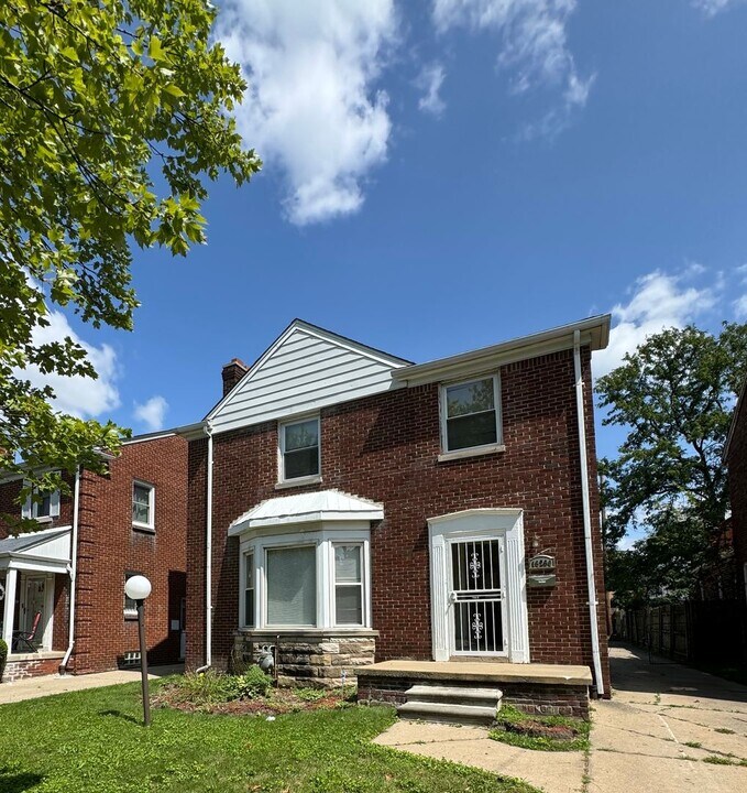 18260 Sorrento Ave in Detroit, MI - Building Photo
