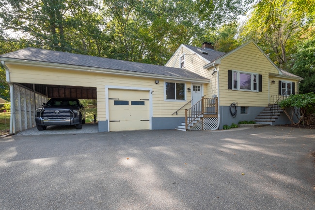 215 Blue Hill Dr in Westwood, MA - Foto de edificio - Building Photo