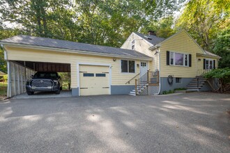 215 Blue Hill Dr in Westwood, MA - Building Photo - Building Photo