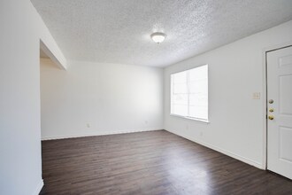 20105 San Marcos Hwy in San Marcos, TX - Building Photo - Building Photo