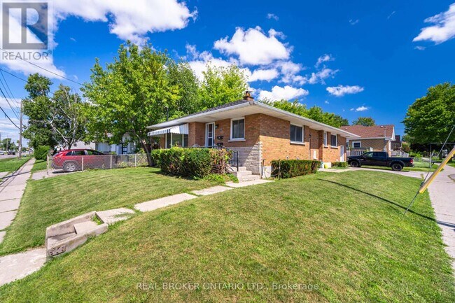 227 Stevenson Rd N in Oshawa, ON - Building Photo - Building Photo