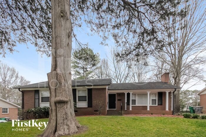 7031 Ridgebrook Dr in Charlotte, NC - Building Photo