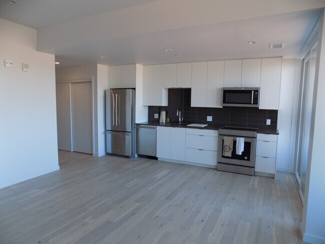 1300 N Ogden St, Unit 308 in Denver, CO - Building Photo - Building Photo