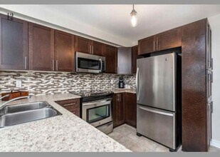 2370 Esprit Dr in Ottawa, ON - Building Photo - Building Photo