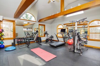 1060 Noyac Path in Water Mill, NY - Building Photo - Building Photo