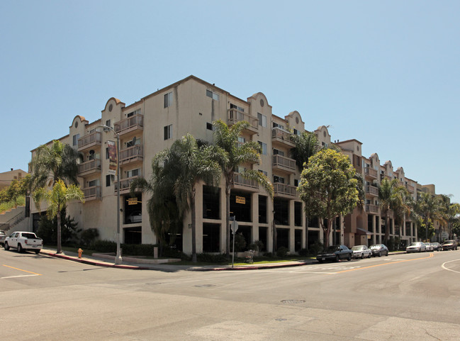 Bridgeport View Apartments in San Pedro, CA - Foto de edificio - Building Photo